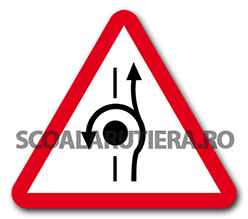Presemnalizarea unei amenajări rutiere care oferă și posibilitatea întoarcerii vehiculelor