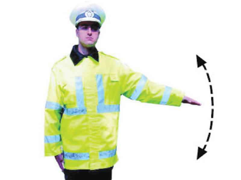Ce indică semnalul polițistului?
