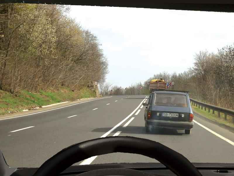 Este permisă depășirea în situația dată?
