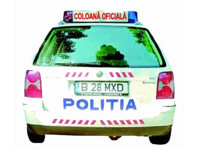 Dacă autovehiculul de poliție transmite mesajul „coloană oficială”, ai voie să te atașezi la o astfel de coloană?