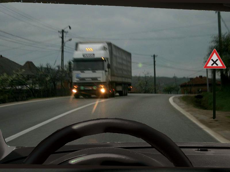 În situația dată, pentru a vă semnaliza prezența, veți schimba alternativ luminile de drum cu luminile de întâlnire?
